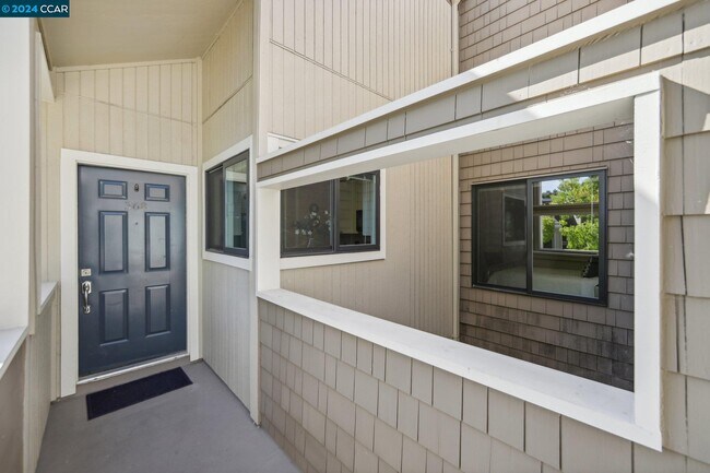 Building Photo - 368 S Overlook Dr