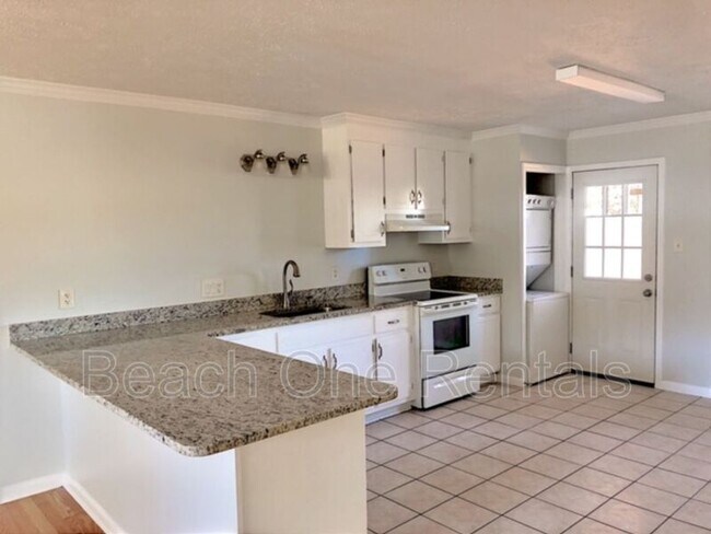 Building Photo - 902 27th Ave S