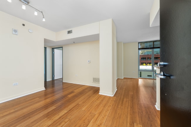 Foto del edificio - 425 W Beech St
