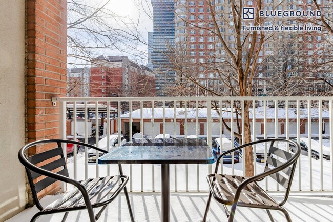 Foto del edificio - 444 Washington Blvd