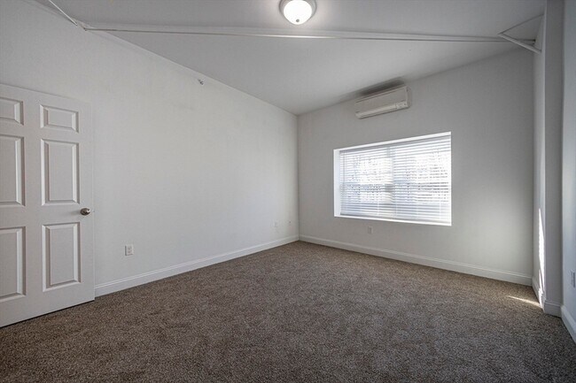 Building Photo - 2 S Grove St