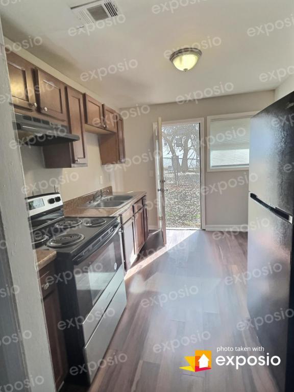 Foto del edificio - 1910 Center Ave