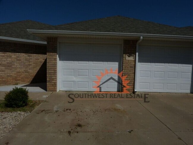 Building Photo - Cozy 2 bedrooms 2 bathroom duplex.
