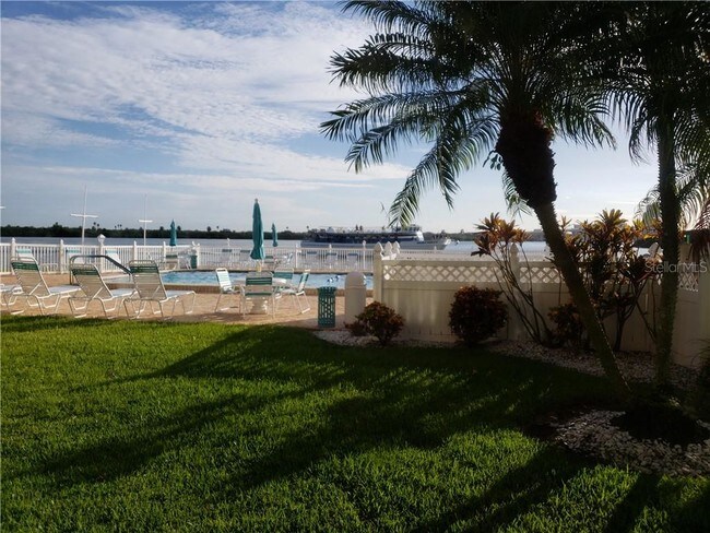 Foto del edificio - 868 Bayway Blvd