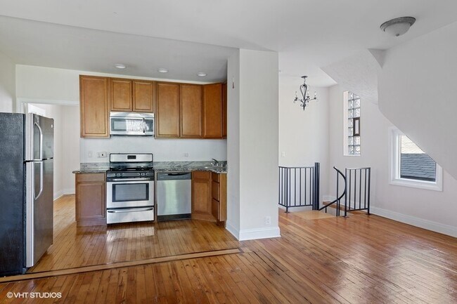 Kitchen - 739 W Melrose St