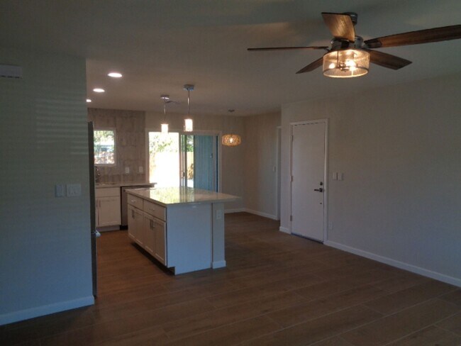 Building Photo - Gorgeous 3 bedroom house in Mesa! Totally renovated and ready to move in! Available NOW!
