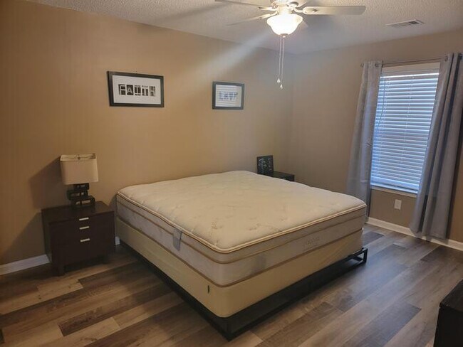 Foto del edificio - Furnished Rental