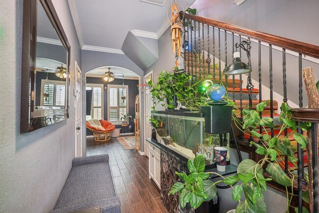Foto del edificio - 6363 Fairdale Ln