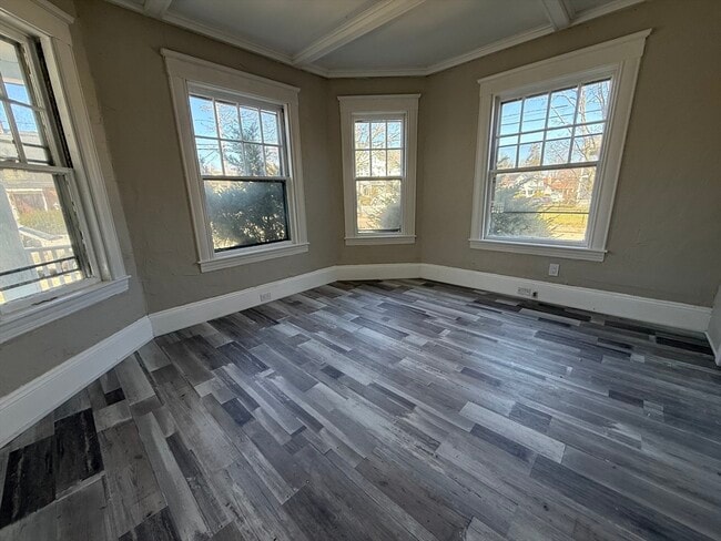 Building Photo - 68 Ash St