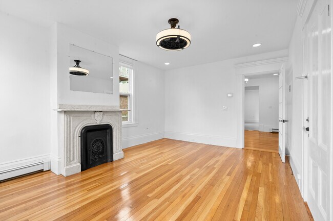 Building Photo - 154 Dorchester St
