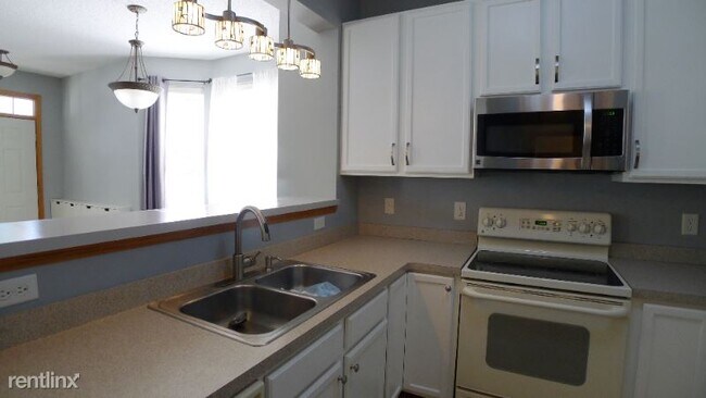 Building Photo - 3 br, 3 bath Townhome - 1601 Liberty Circle