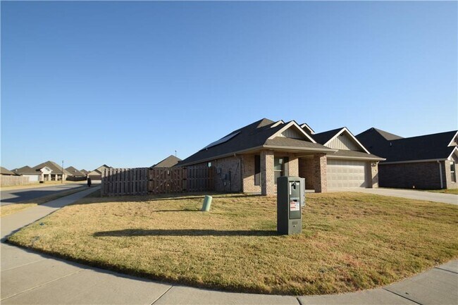 Building Photo - 971 Redfree Dr