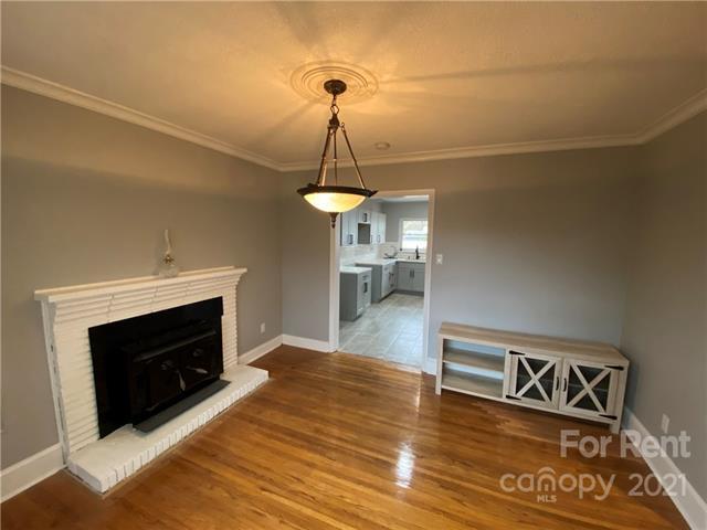 Building Photo - 1901 Birchcrest Dr