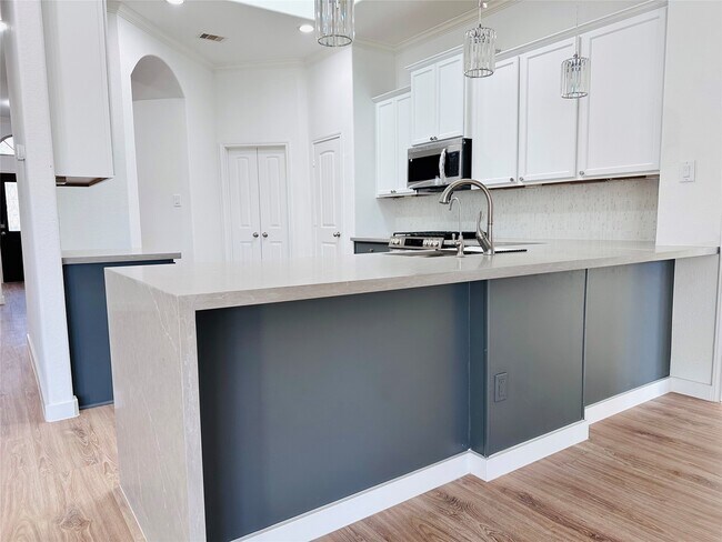 Building Photo - 25827 Rustica Dr