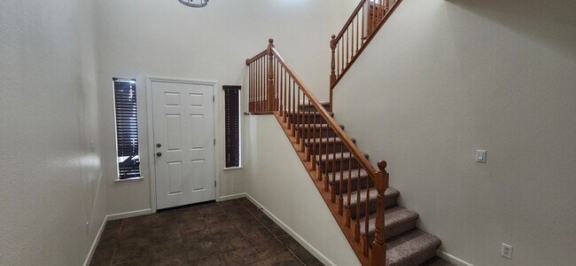 Foto del edificio - 4 Bedroom 2.5 Bathroom in Elk Grove