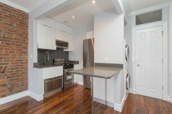Foto del edificio - 350 W 21st St