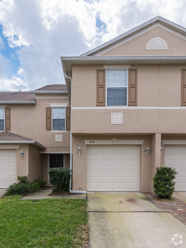 Heritage Park Townhomes Apartments for Rent with a Yard Winter