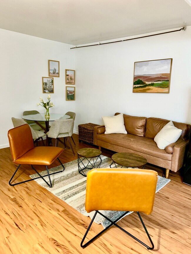 Foto del edificio - 4903 Ashford Dr
