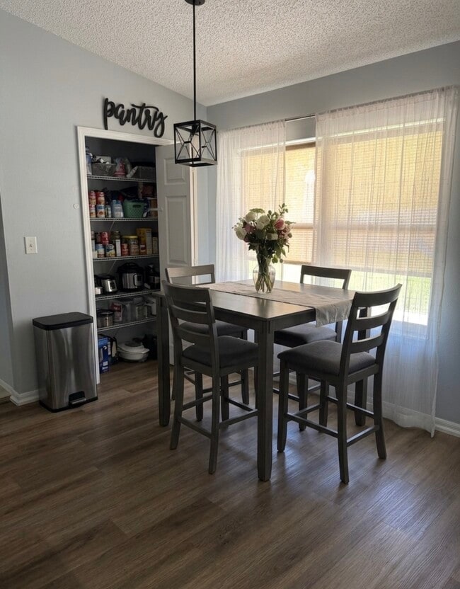 Building Photo - 6407 Whit Ct