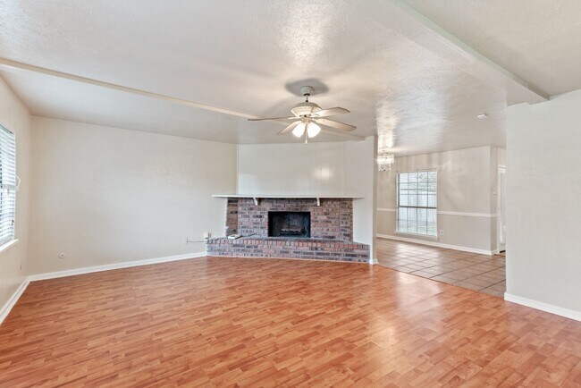 Foto del edificio - 24111 Reagon Canyon Dr
