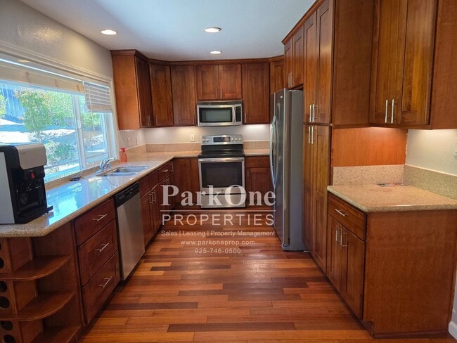 Building Photo - 1500 Fieldcrest Dr