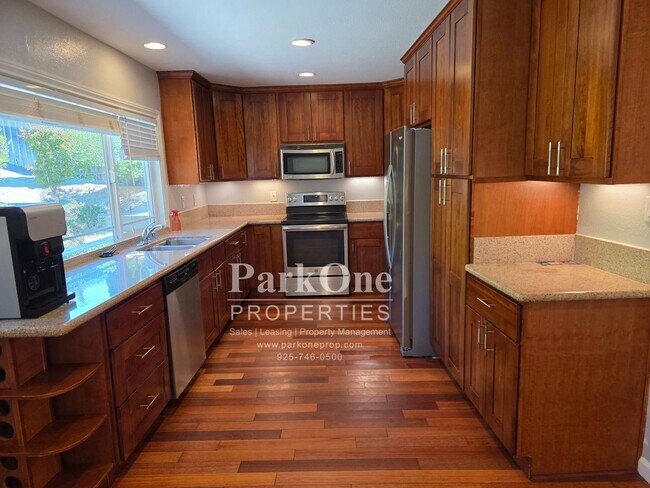 Foto del edificio - 1500 Fieldcrest Dr