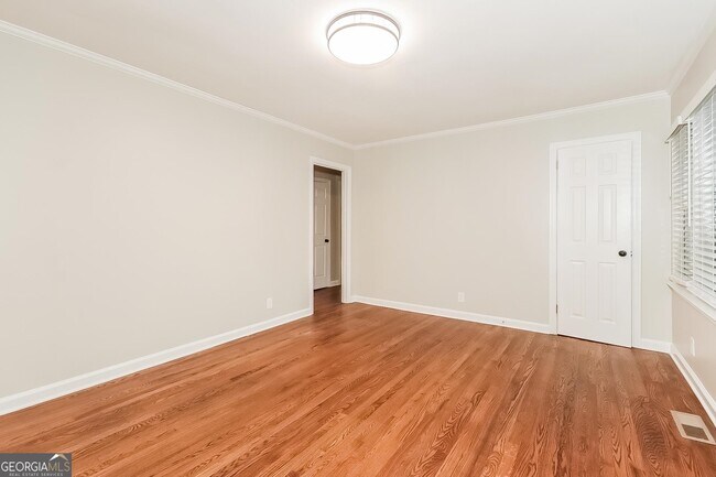 Foto del edificio - 5844 Lakeshore Dr SE
