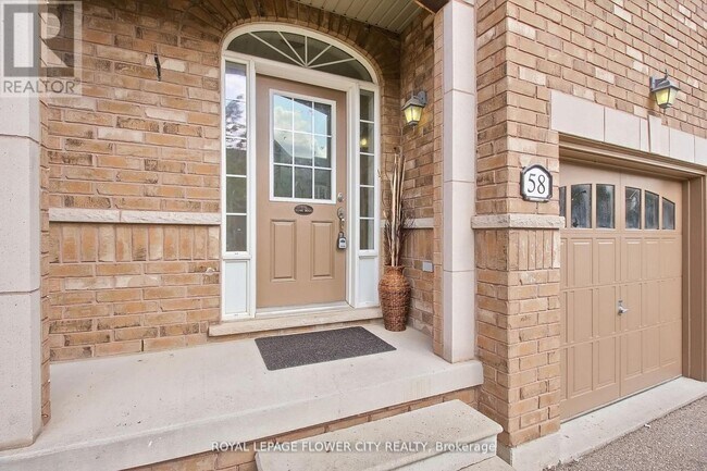 Building Photo - 651-651 Farmstead Dr