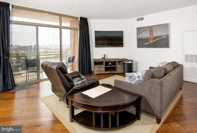 Foto del edificio - 3600 S Glebe Rd