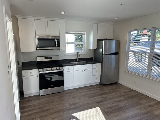 Foto del edificio - Super Cute 1 Bedroom, 1 Bath West Petaluma Unit