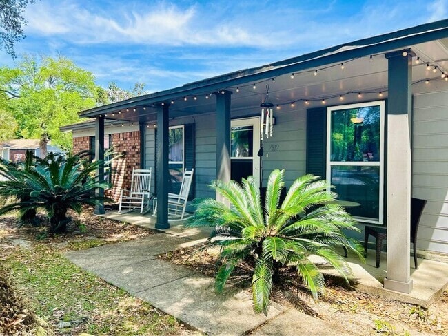 Building Photo - 7812 Oak Forest Dr
