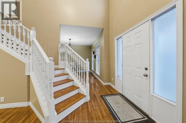 Building Photo - 1294 Outram Ave