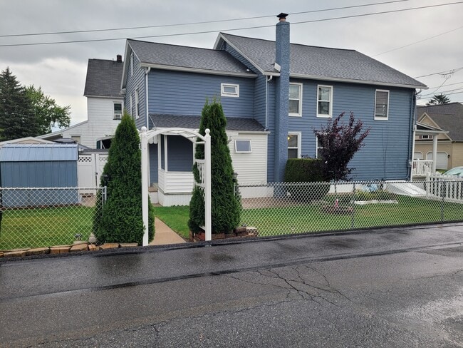 Building Photo - 21 Cook St