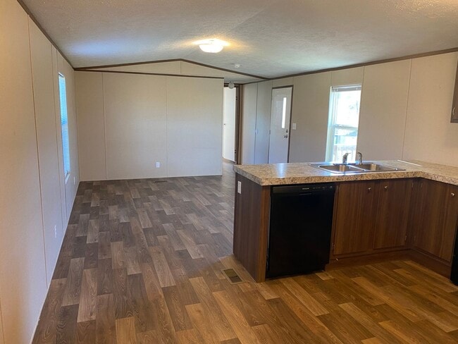 Building Photo - 102 Claude Simmons Rd