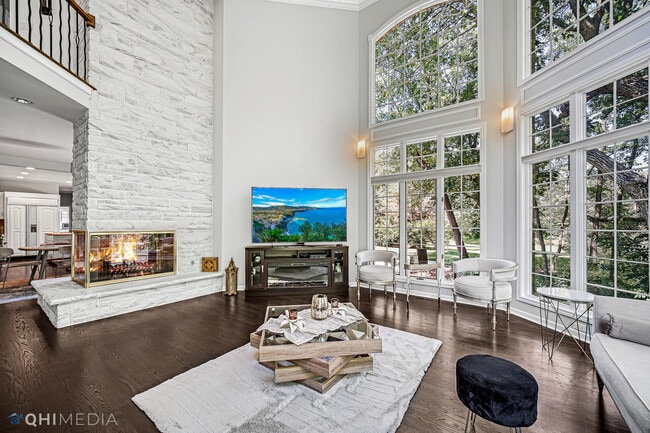 Building Photo - 8960 Enclave Dr