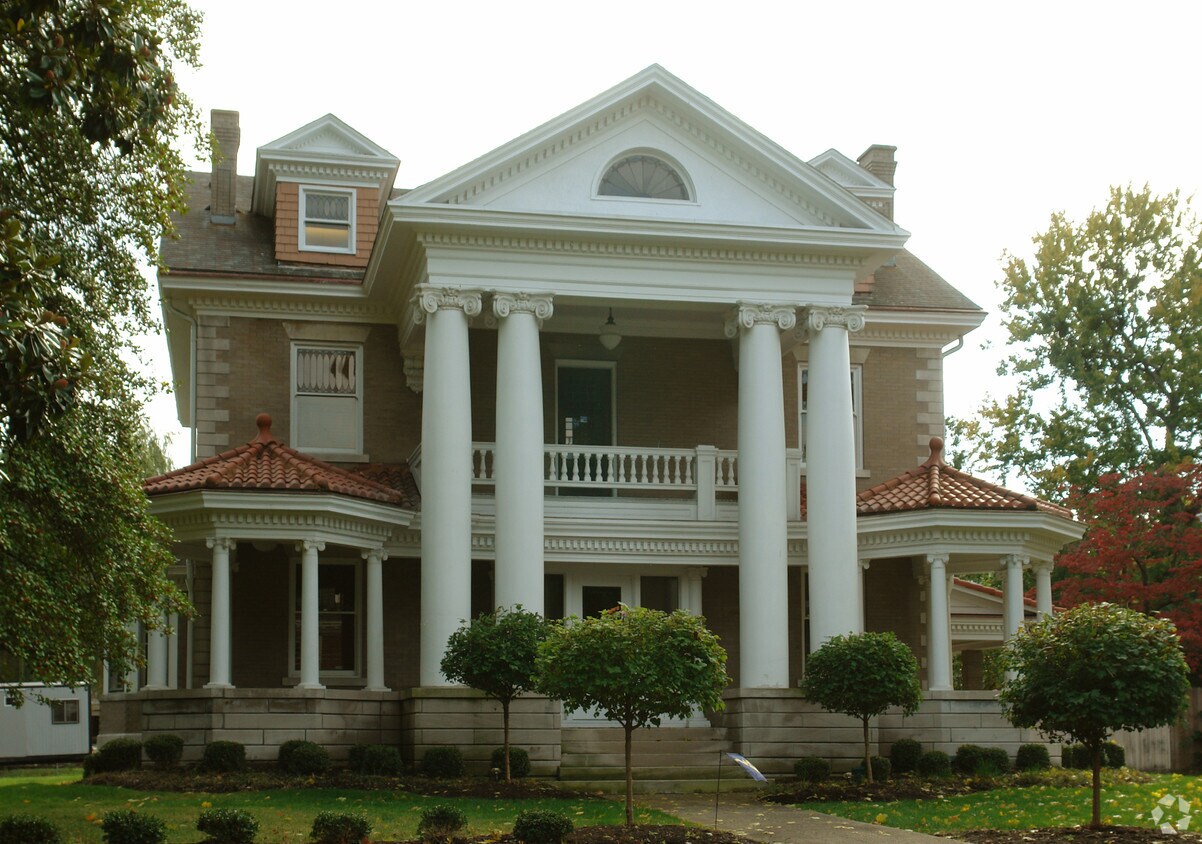 Foto principal - 1605 Virginia St E