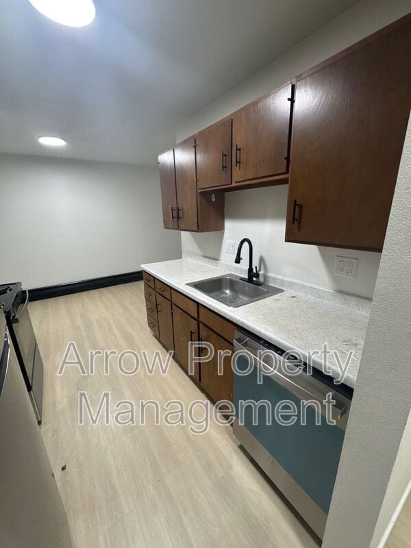 Building Photo - 215 E Arbor Ave