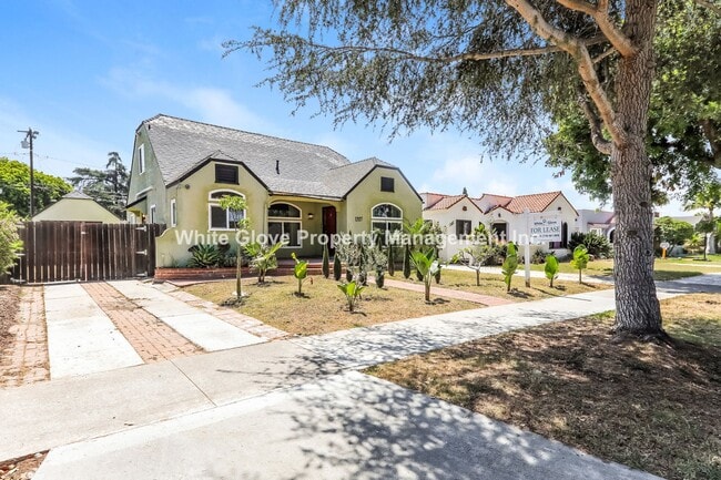 Building Photo - 3 Bedroom Santa Ana Home