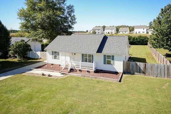 Building Photo - Updated 3BR/2BA Single Family Home