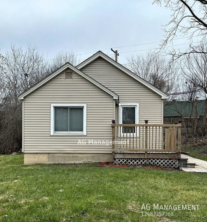 Primary Photo - 142 N Merrimac St - Fantastic Pontiac 2Bed...