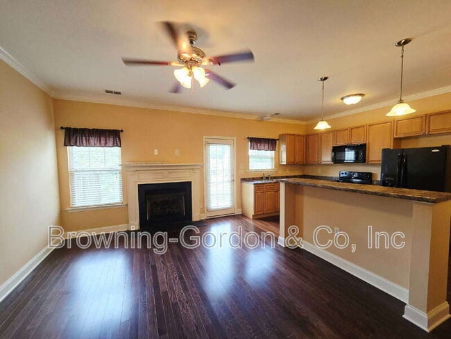 Foto del edificio - 735 Tulip Grove Rd