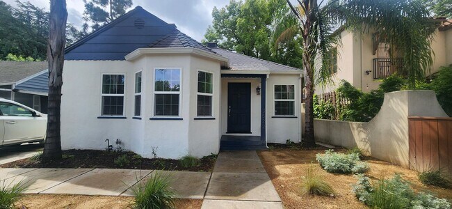 Building Photo - East Sac Charmer