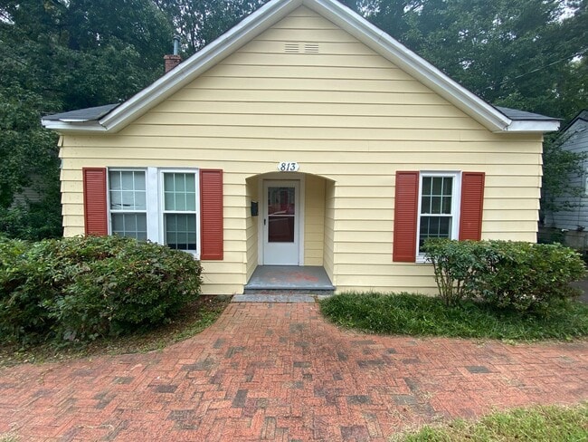 Charming 1 Bedroom Duplex in Trinity Park - Fenced Backyard! - Charming 1 Bedroom Duplex in Trinity Park - Fenced Backyard! Apartment
