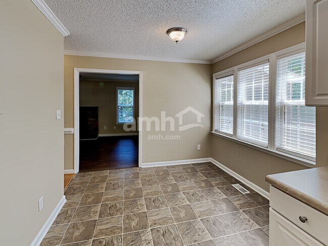 Foto del edificio - 1609 Middle Ridge Dr