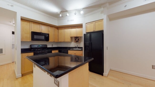 Building Photo - Logan Circle One Bedroom One Bath With Lar...