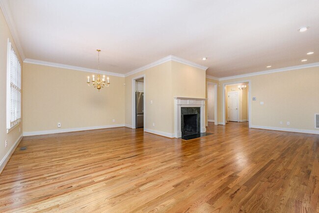 Building Photo - Spacious Townhome in the Heart of Raleigh,...