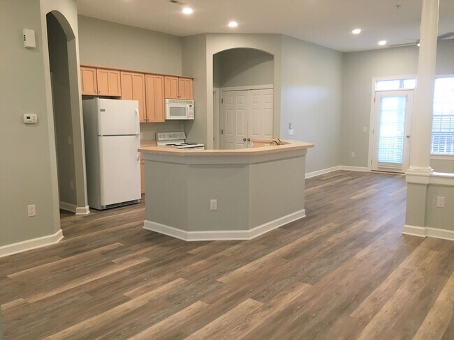 Foto del edificio - Inviting, modern two bedroom with garage parking, balcony views and a wonderful location in Chape...