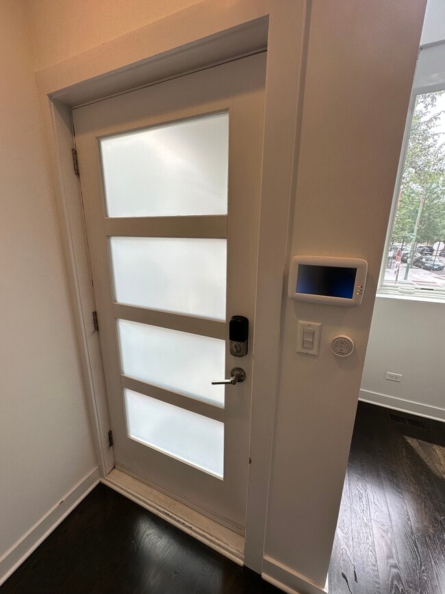 Puerta principal - 1758 W Cullerton St