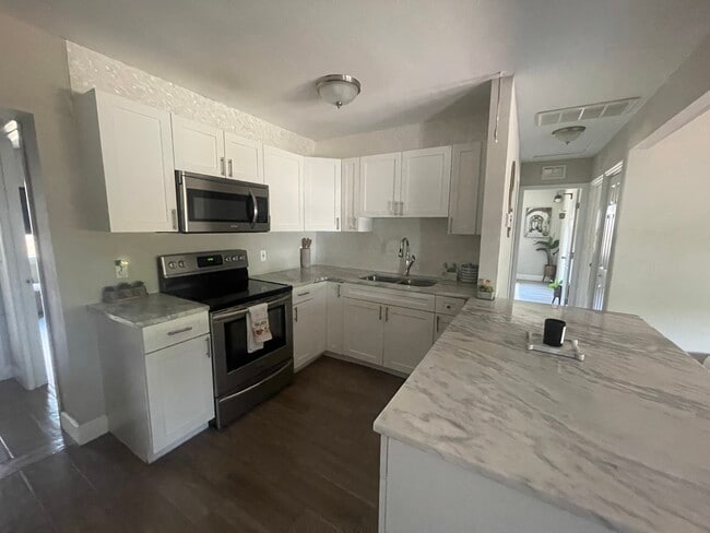 Kitchen - 5679 Kelly Dr N