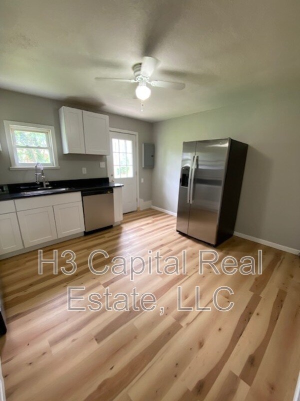 Building Photo - 3700 Pontoon Rd
